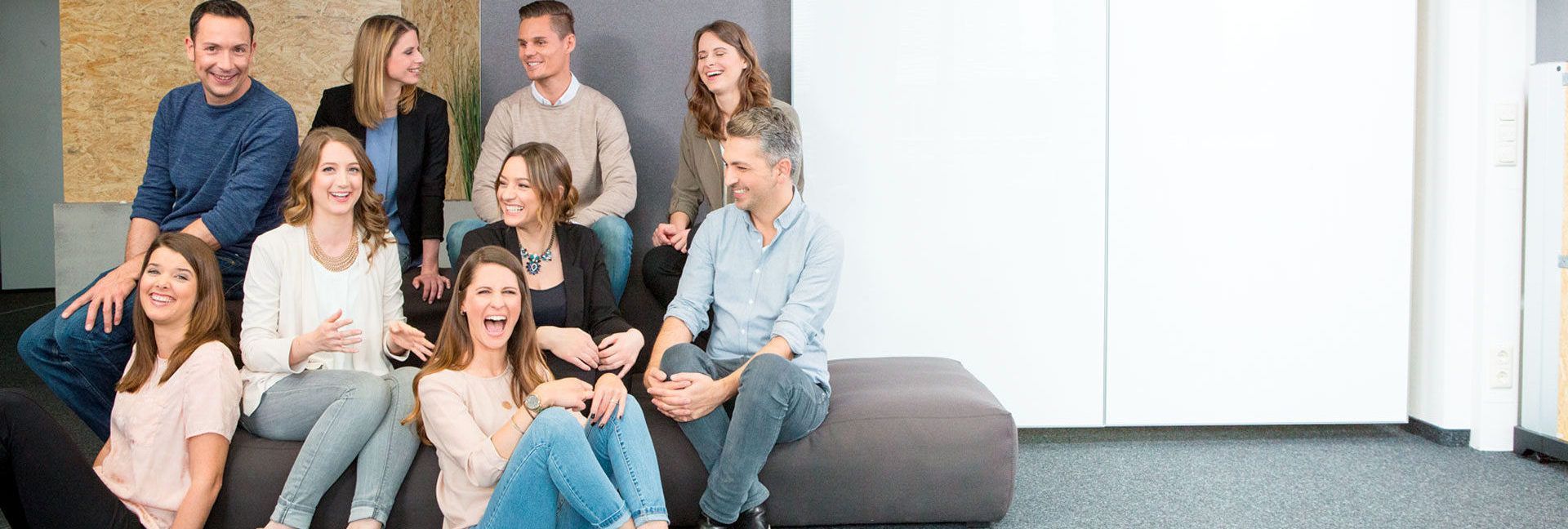 gruppe_arbeiten-bei-hse24_1920