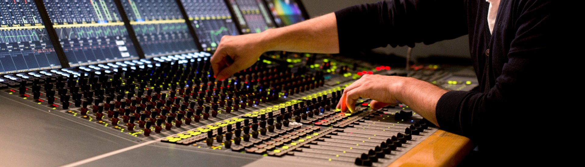 170413-hse-audio-9484-1920x700-2